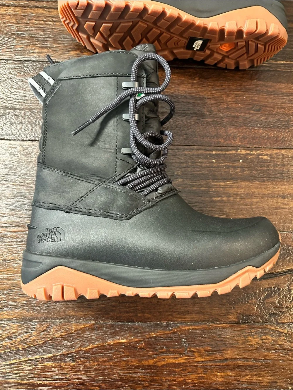 The North Face Women's Women’s Yukiona Mid Boots - Black